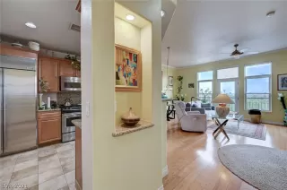 Photo #2: 2327920 Listing