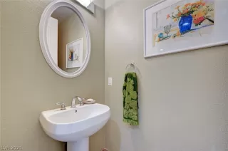 Photo #3: 2327920 Listing