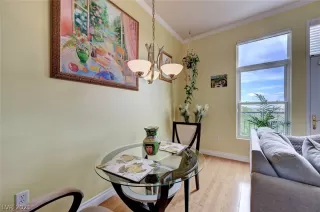 Photo #5: 2327920 Listing