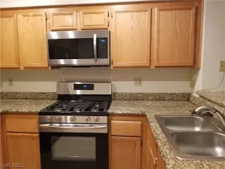 Photo #5: 2328021 Listing