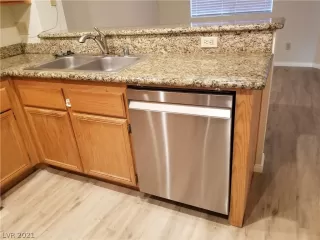 Photo #6: 2328021 Listing