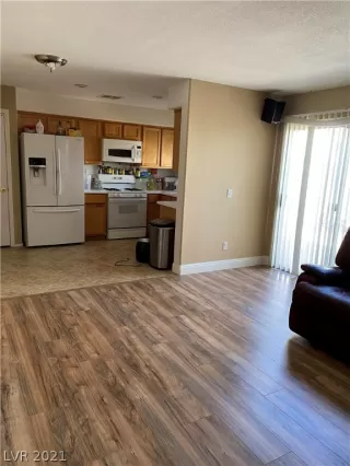 Photo #2: 2328046 Listing 