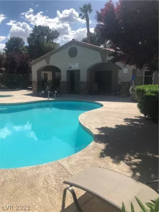 Photo #5: 2328050 Listing