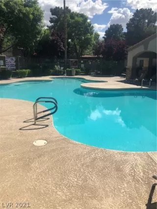 Photo #6: 2328050 Listing