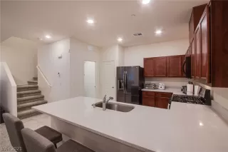 Photo #3: 2328057 Listing