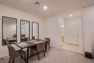 Photo #5: 2328057 Listing