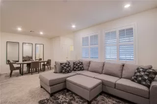 Photo #6: 2328057 Listing