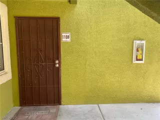 Photo #2: 2328086 Listing