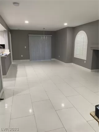 Photo #4: 2328086 Listing