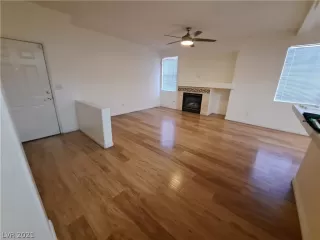 Photo #5: 2328092 Listing 
