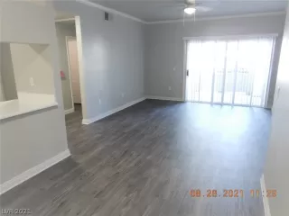 Photo #5: 2328119 Listing 