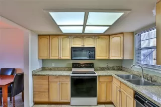 Photo #6: 2328129 Listing