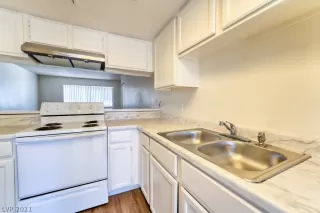 Photo #5: 2328137 Listing 