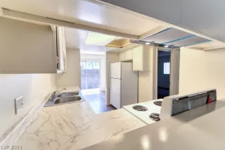 Photo #6: 2328137 Listing 