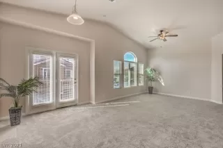 Photo #4: 2328152 Listing