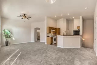 Photo #5: 2328152 Listing