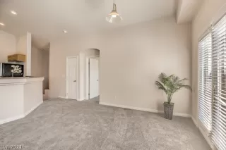 Photo #6: 2328152 Listing