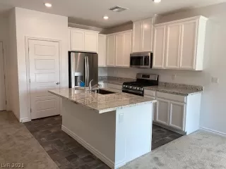 Photo #3: 2328195 Listing 