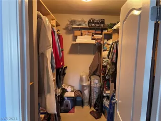 Photo #3: 2328202 Listing