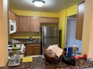 Photo #5: 2328202 Listing