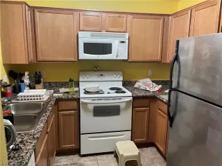 Photo #6: 2328202 Listing