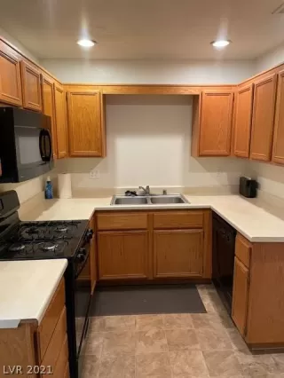 Photo #5: 2328207 Listing