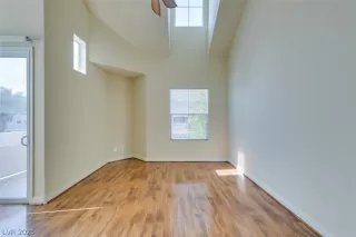 Photo #5: 2328216 Listing 