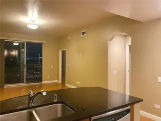 Photo #6: 2328232 Listing