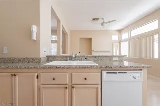 Photo #5: 2328233 Listing 