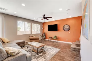 Photo #6: 2328247 Listing