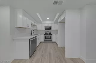 Photo #2: 2328257 Listing