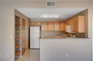 Photo #6: 2328284 Listing