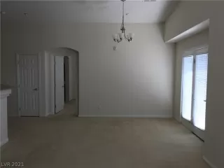 Photo #6: 2328292 Listing