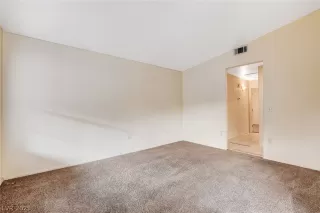 Photo #3: 2328298 Listing