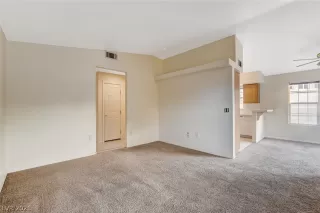 Photo #4: 2328298 Listing