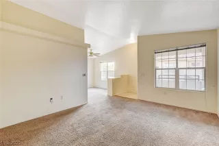 Photo #5: 2328298 Listing