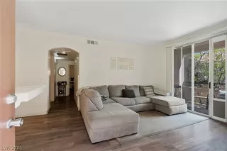 Photo #4: 2328320 Listing