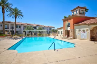 Photo #5: 2328324 Listing