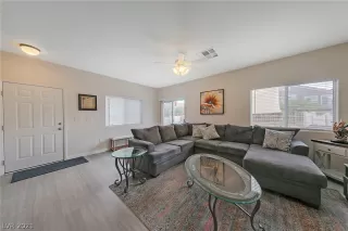 Photo #4: 2328325 Listing