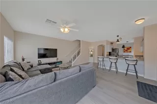 Photo #5: 2328325 Listing