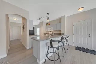 Photo #6: 2328325 Listing