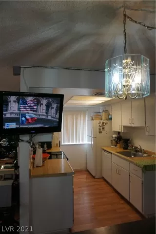 Photo #4: 2328334 Listing