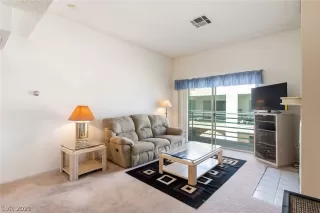 Photo #3: 2328335 Listing