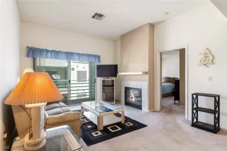 Photo #4: 2328335 Listing