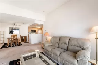 Photo #5: 2328335 Listing