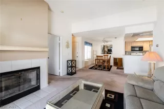 Photo #6: 2328335 Listing