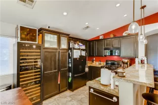 Photo #2: 2328338 Listing