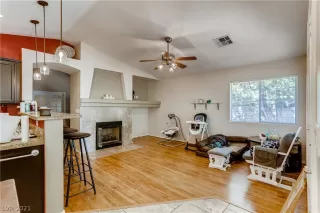 Photo #3: 2328338 Listing