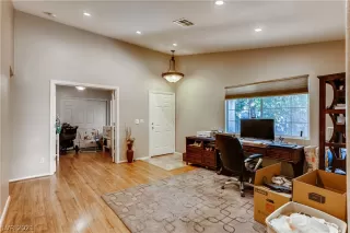 Photo #4: 2328338 Listing