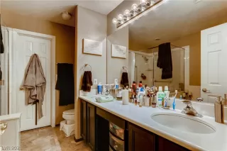 Photo #6: 2328338 Listing